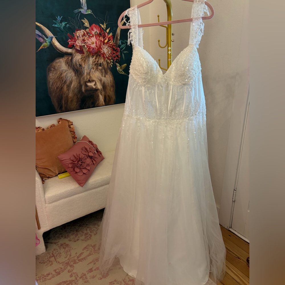 Stunning White Lace Wedding Dress